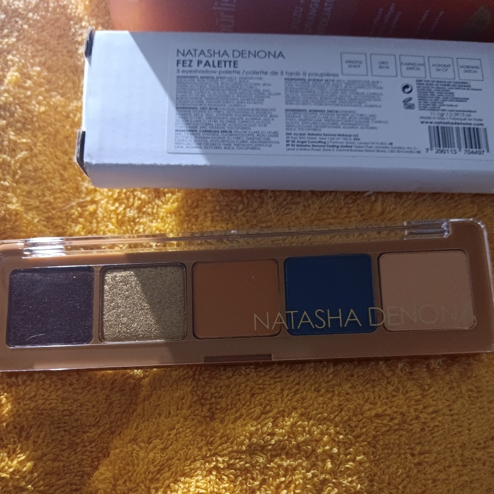 Natasha  denona  fez pallet